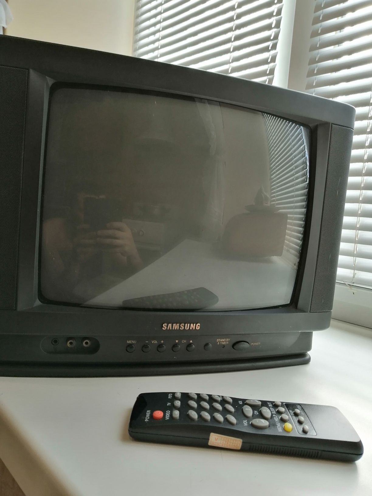 Телевизор Samsung диагональ - 35 см. Восстановление или запчасти!