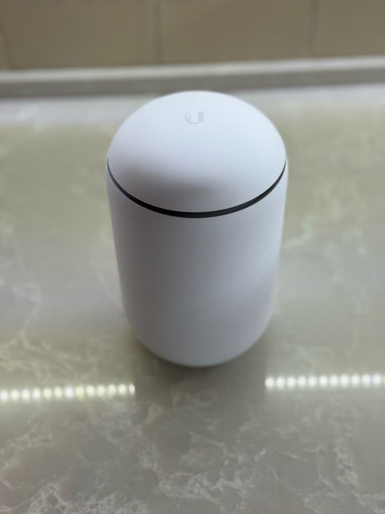 Ubiquiti UniFi Dream Machine маршрутизатор, 3 в наличии