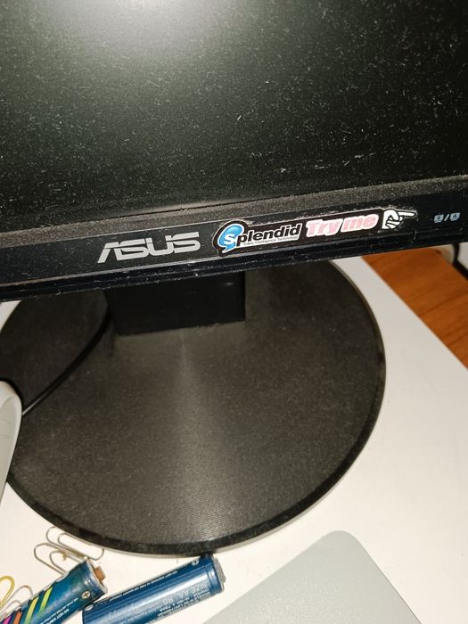 Monitor ASUS em estado novo