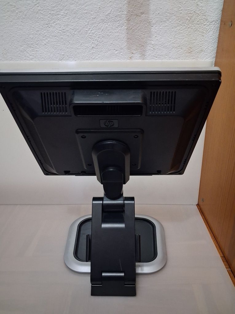 HP L1750 LCD Monitor