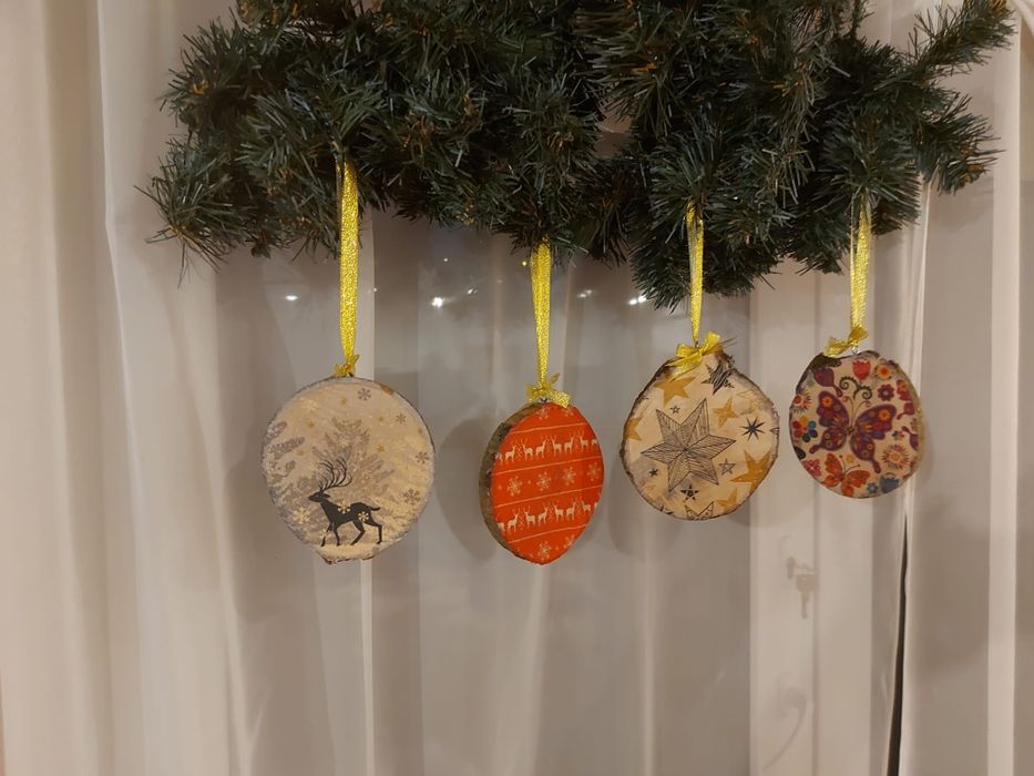 Drewniane zimowe ozdoby choinkowe 10 szt, Olcha, 10,5 cm średnicy