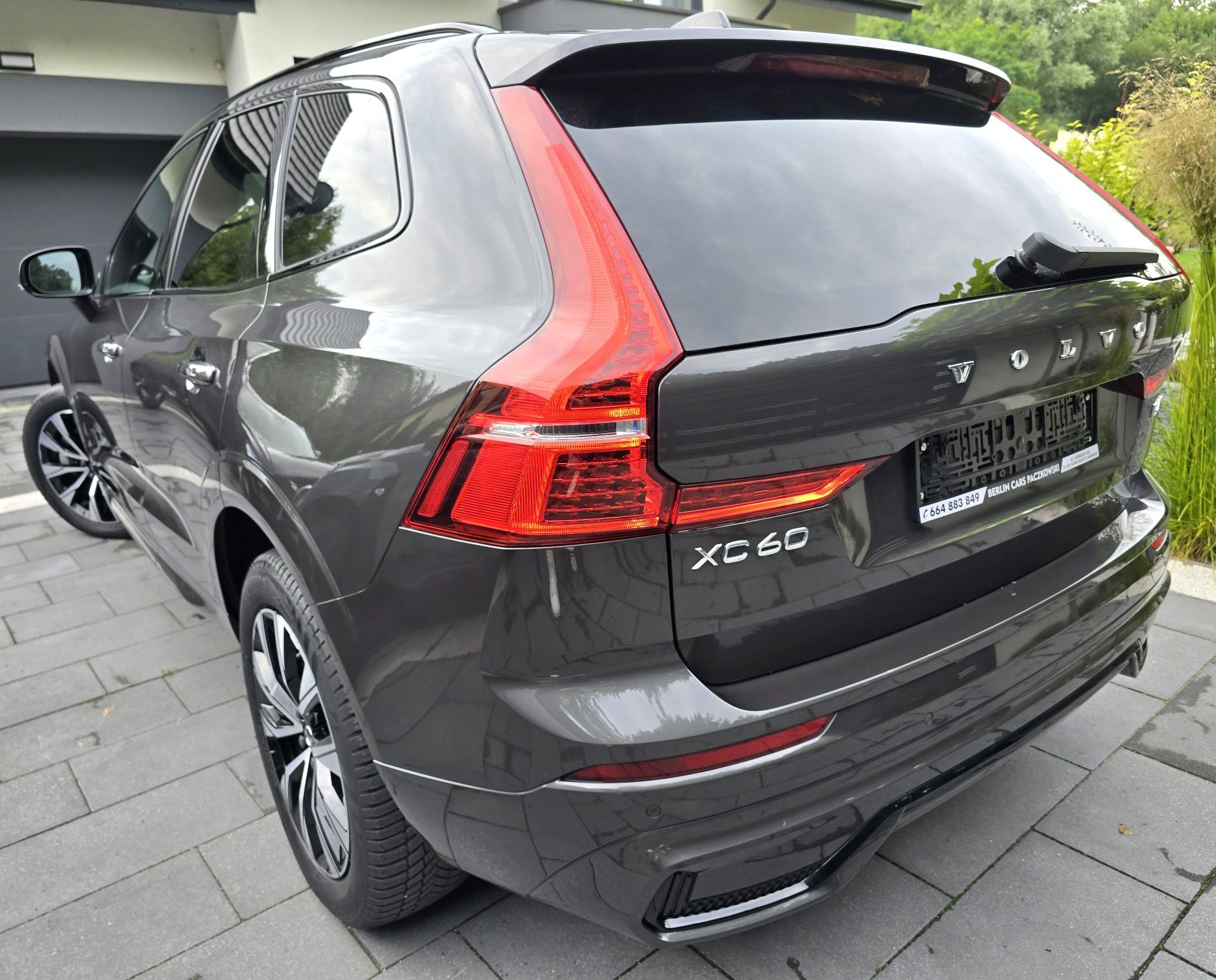 Volvo XC 60 2024r B4 AWD R-DESIGN DARK PLUS kamera radar Z NIEMIEC
