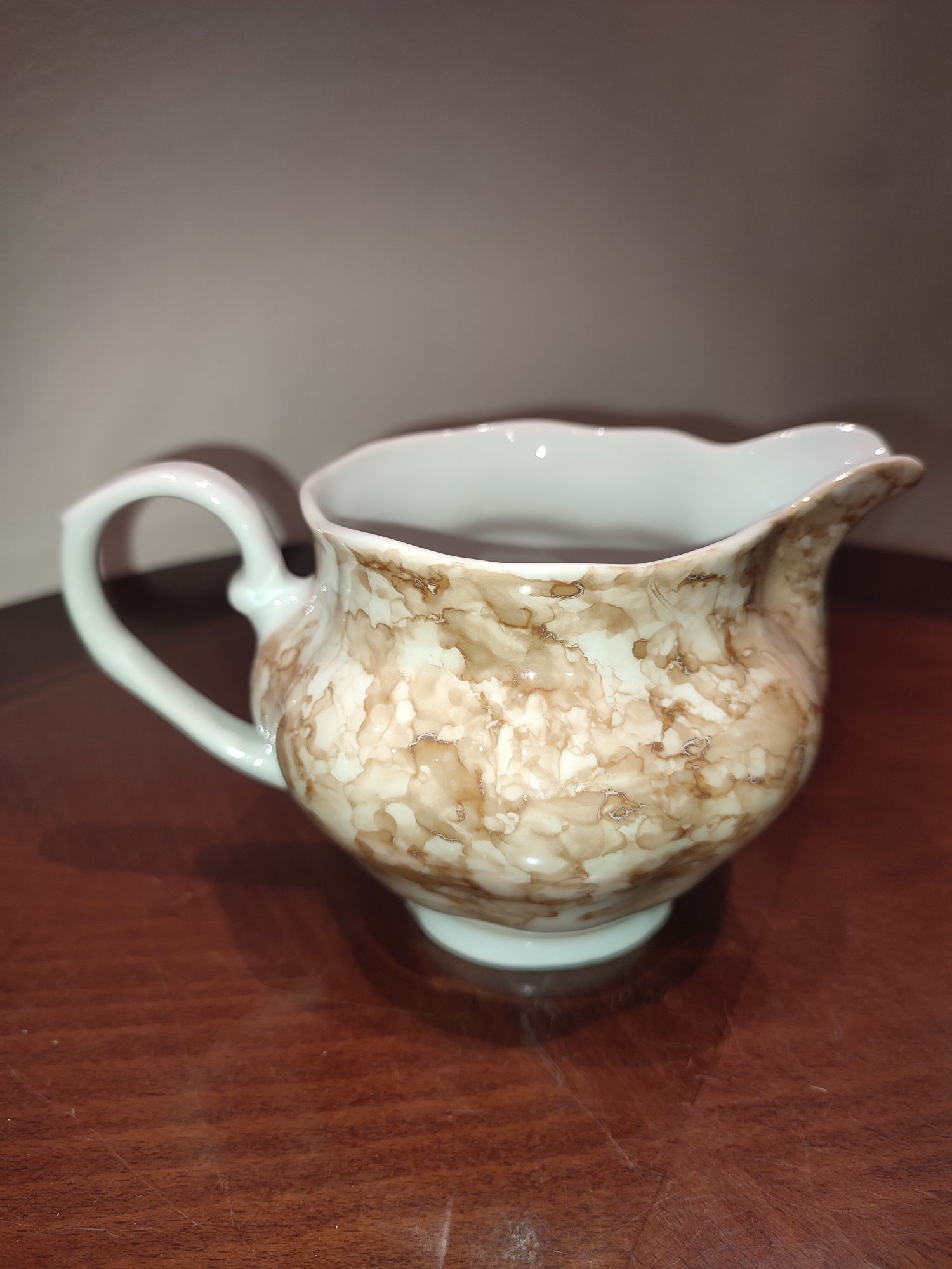 Śliczny stary mlecznik porcelana Karolina