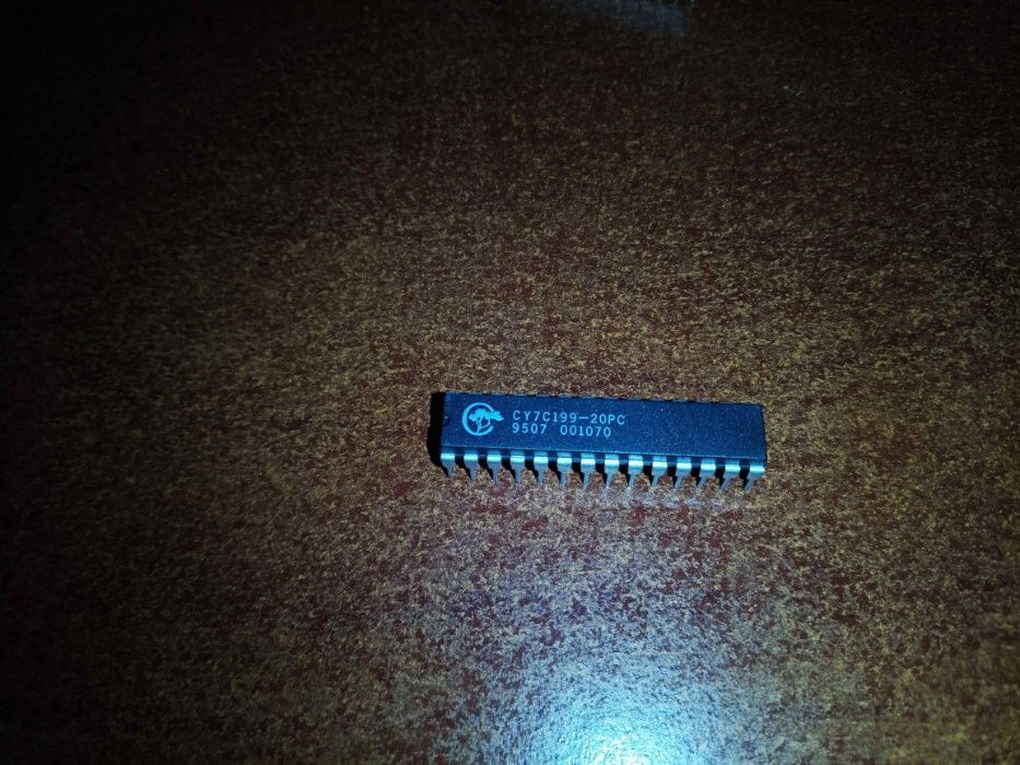 Микросхема памяти SRAM CY7C199-20PC