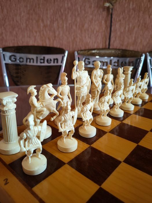 Игровой набор шахматы спартанцы 40х40 см. Советского времени.