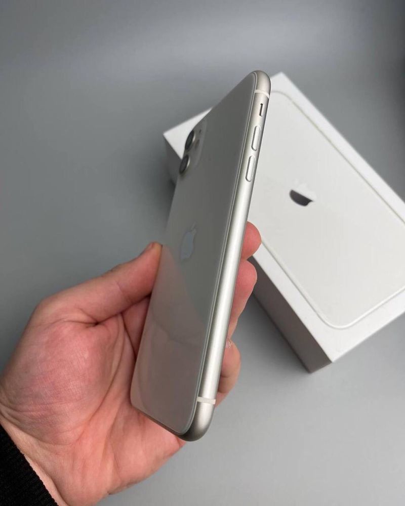 iPhone 11 (в білому кольорі)