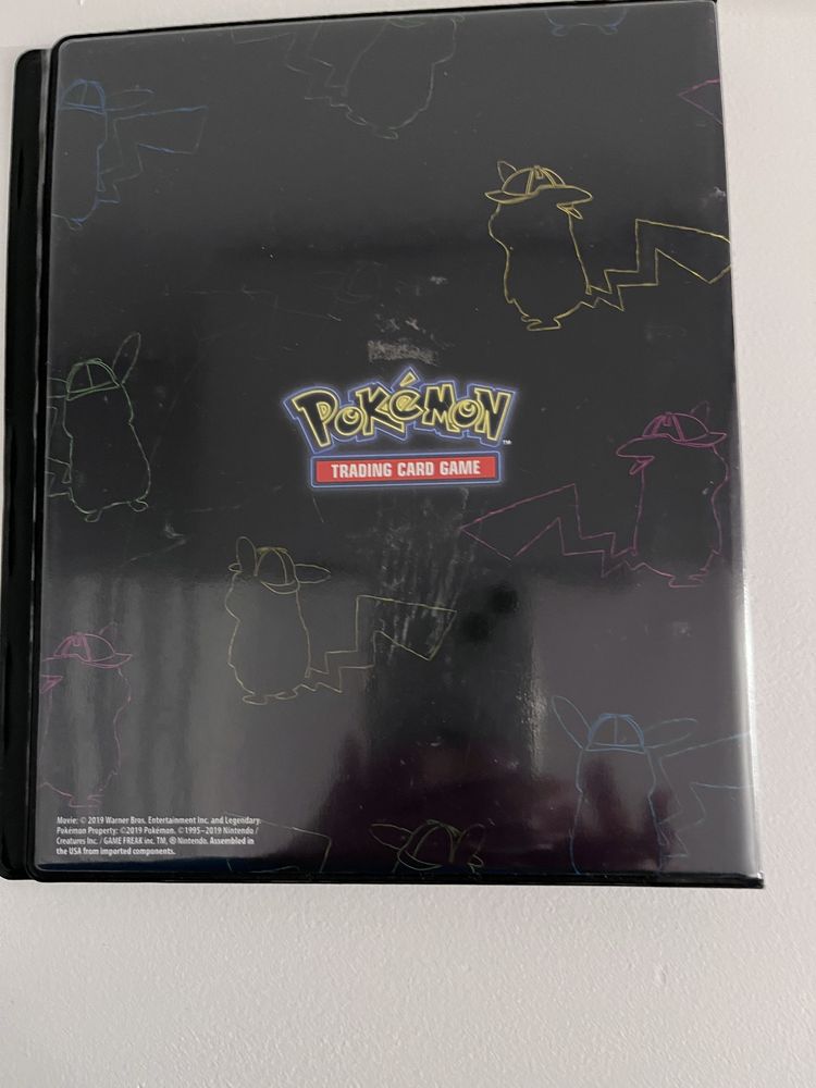 Álbum e cartas detetive pikachu