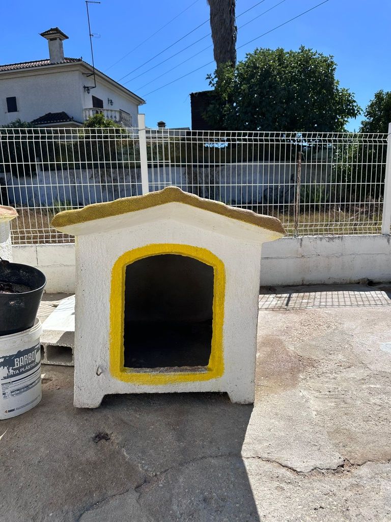 Casota Para Cães XXL, em pedra