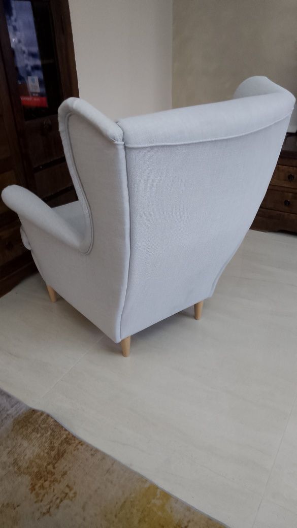 Fotel uszak z podnóżkiem Ikea