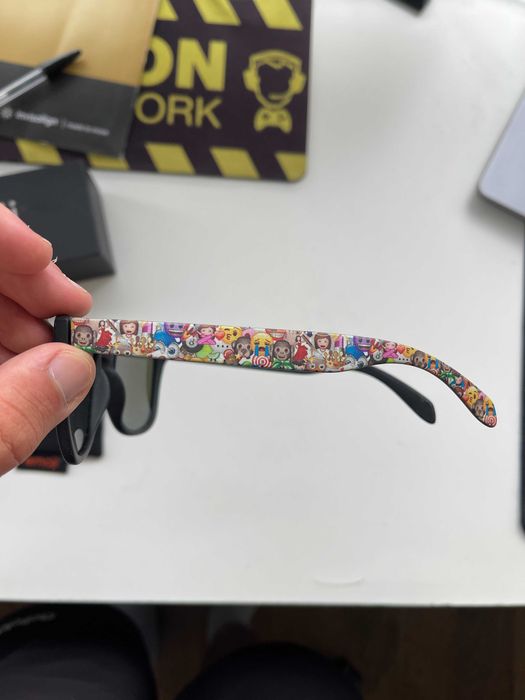 Óculos de Sol Emoji