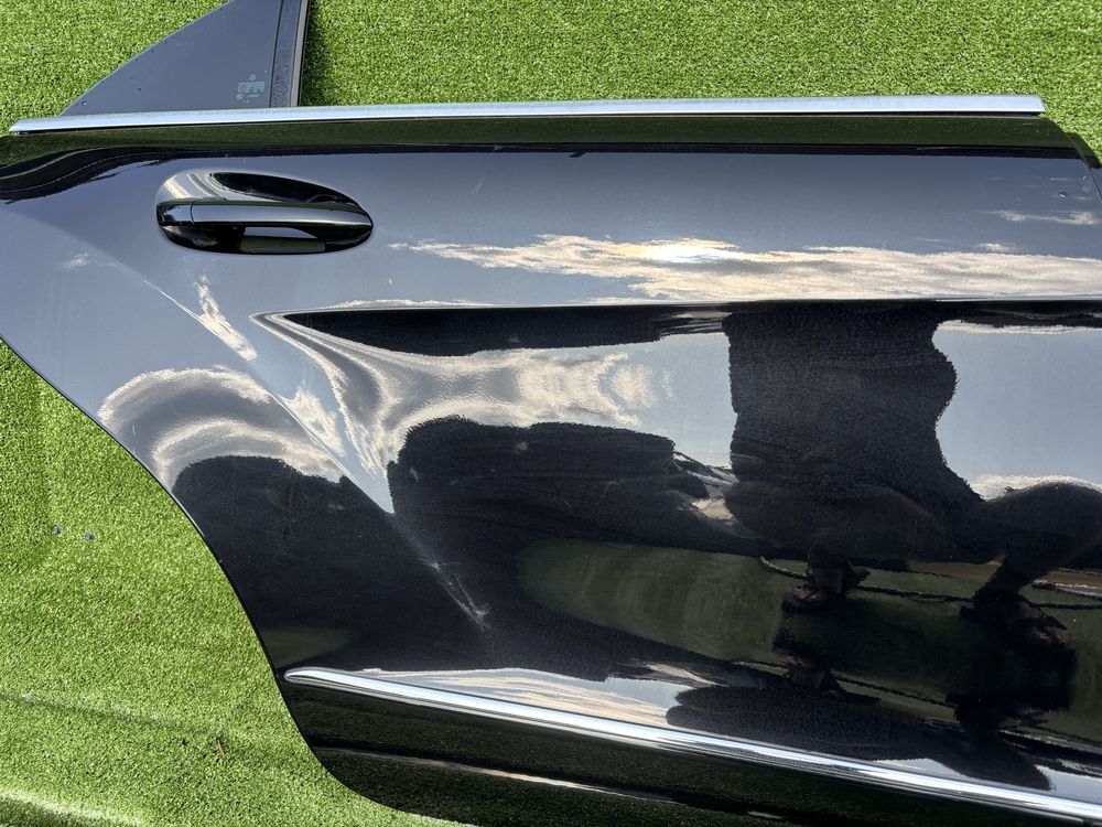 Двері задні праві Mercedes CLS w218 в чорному 197 кольорі