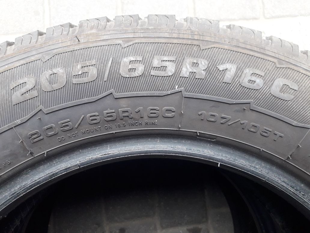 GOODYEAR 205/65R16C 107/105 T , pojedyńcza opona letnia.