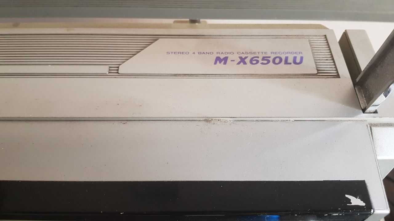 Radio-kasetofon Sanyo M-X650LU z lat 80.