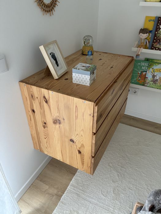 Cómoda em pinho IKEA