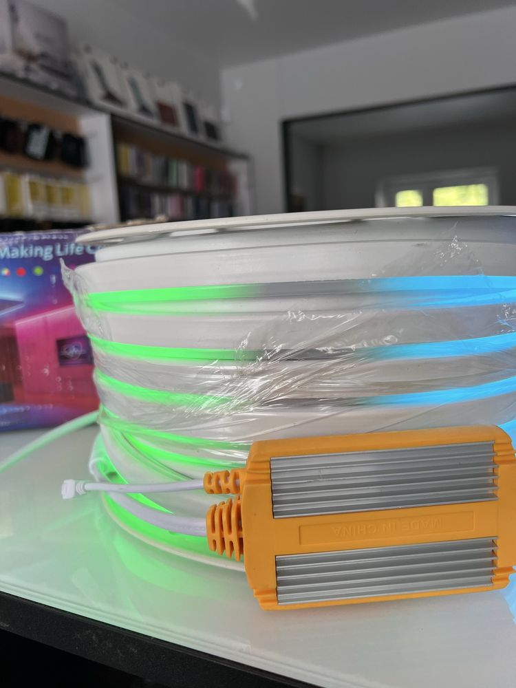 Гнучка неонова RGB стрічка 25 метрів