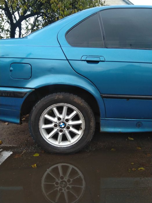 Продам бмв е36,авто економне,та просте.