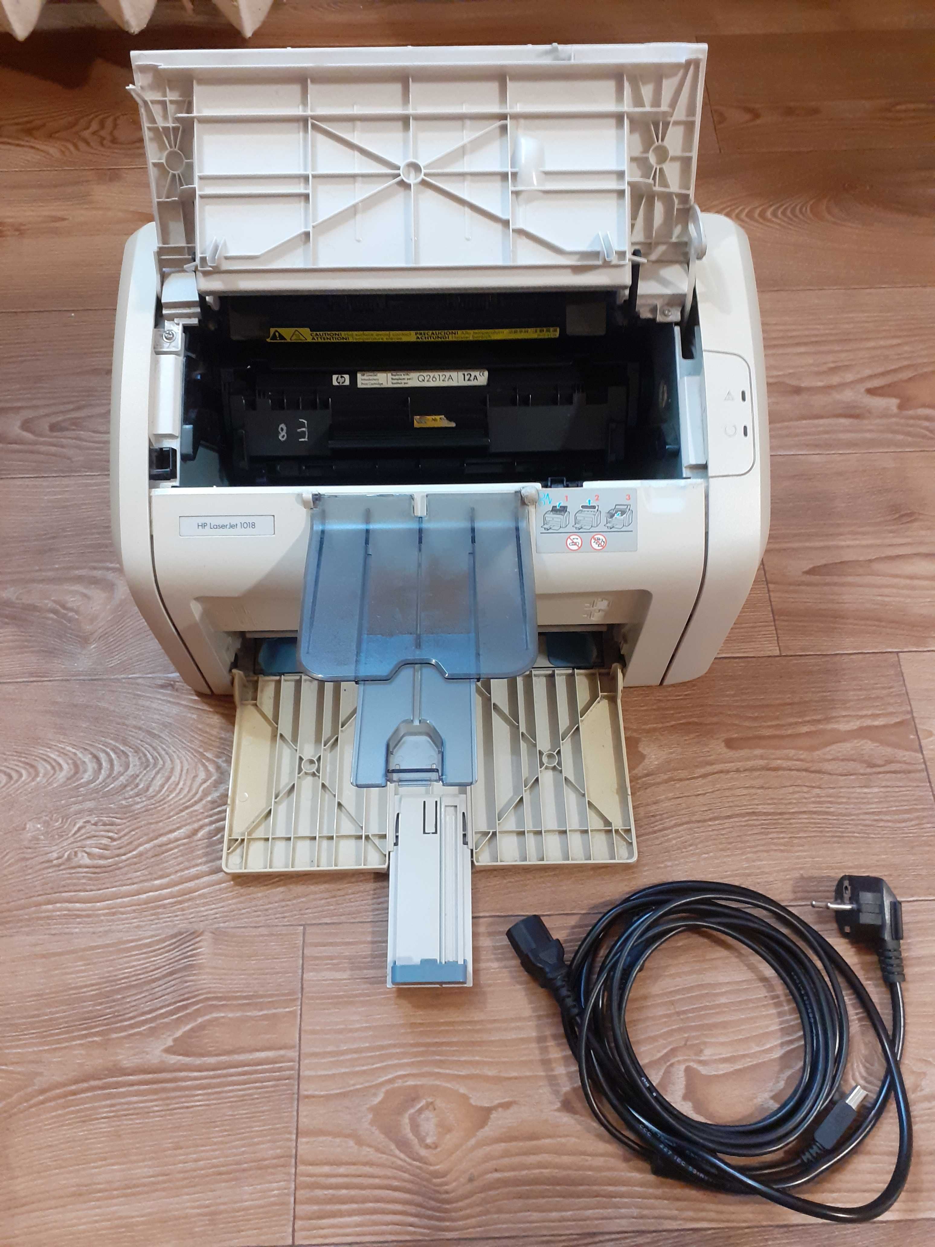 Лазерный принтер HP LaserJet 1018 + 4 шт. картриджей.