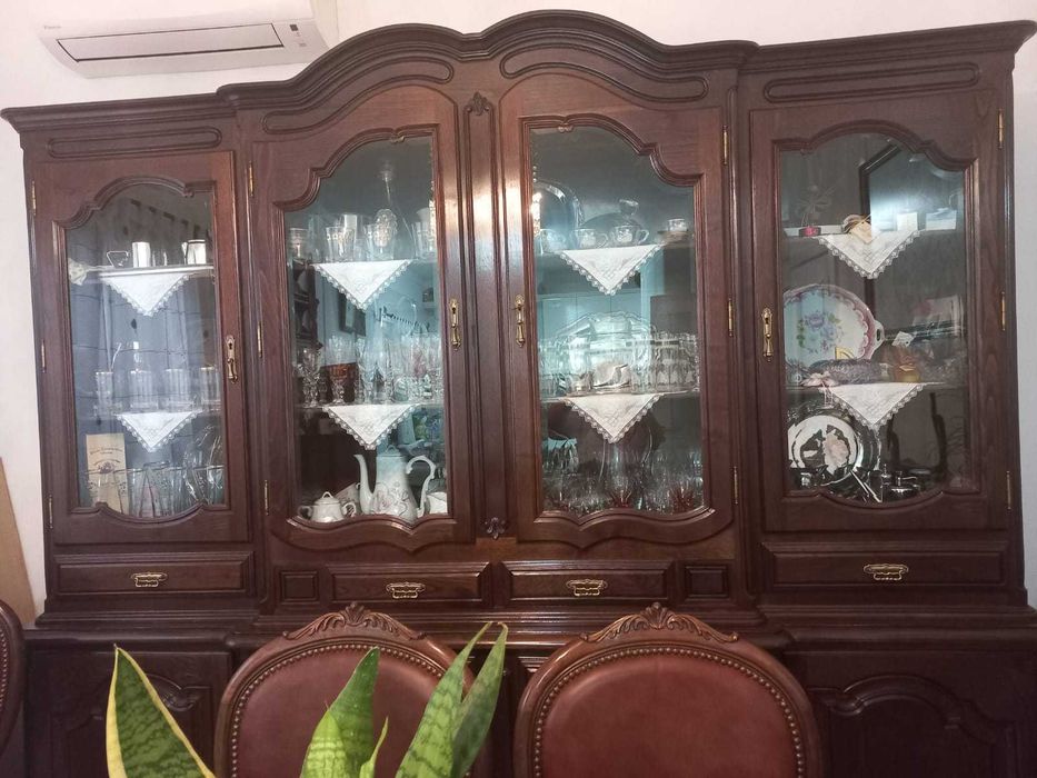 Conjunto móvel, mesa e cadeiras em madeira maciça, como novo