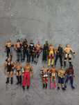 Bonecos WWE variados.