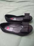 Sapatos pretos novos