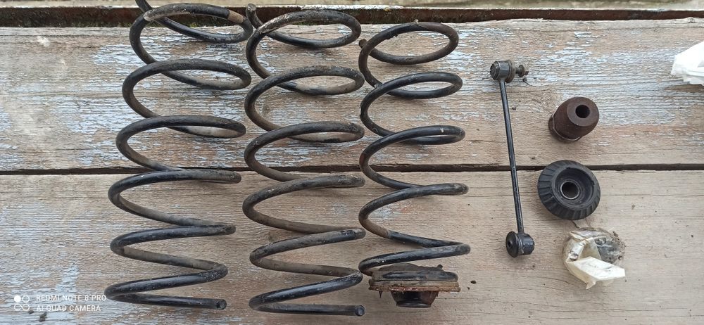 Автомобільні пружини підвіски, стойки.