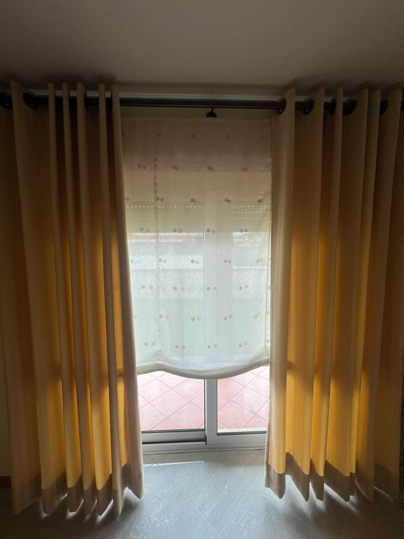 cortinas completas para duas janelas com 1,46 e 1,96 metros de largura