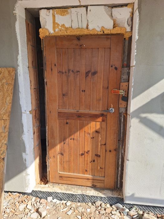 Drzwi drewniane z ościeżnica