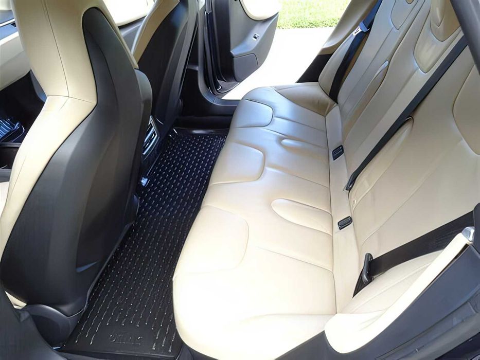 Tesla Model S      2015
