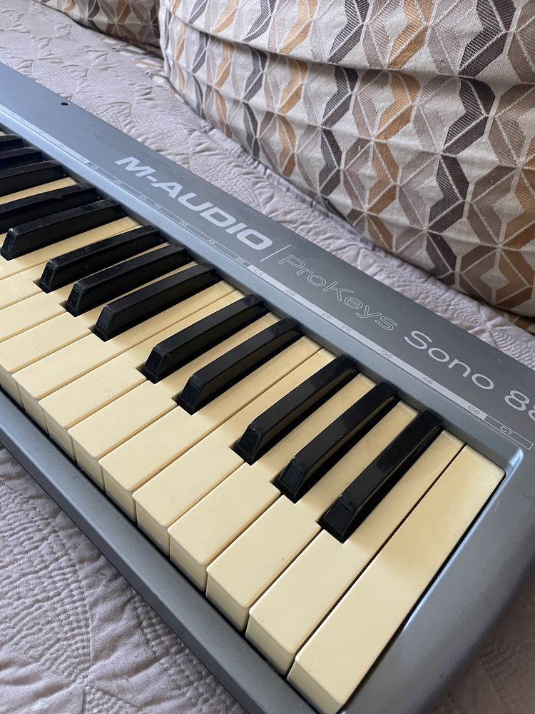 Повнорозмірна MIDI клавіатура M-Audio ProKeys SONO 88 - б/в