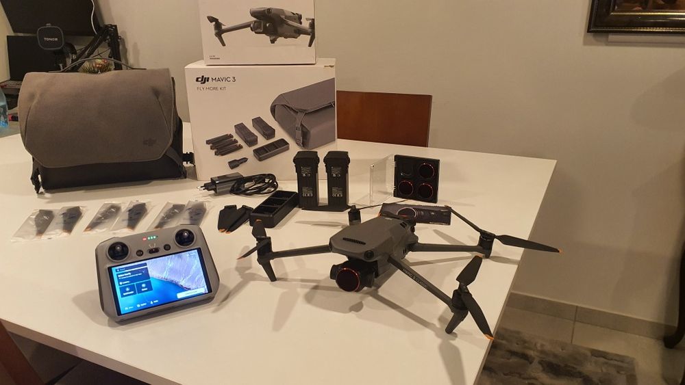 DJI Mavic 3 Classic + DJI RC + Fly More Combo + Filtros Freewell (Pack