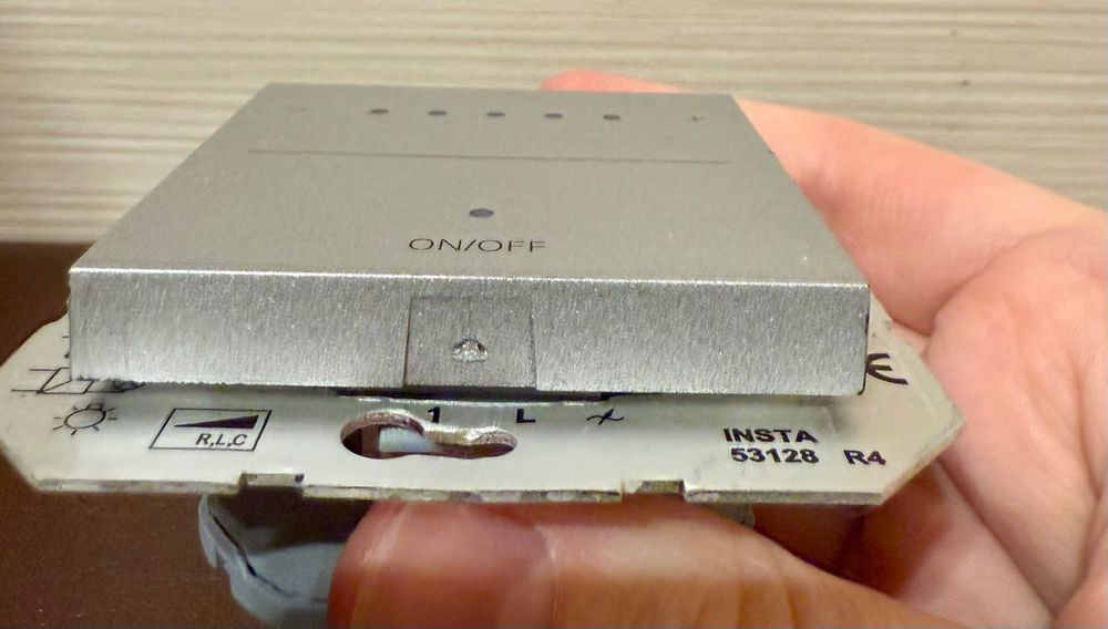 GIRA Touchdimmer диммер 2000 0305 00 | сенсорная панель с памятью 2208