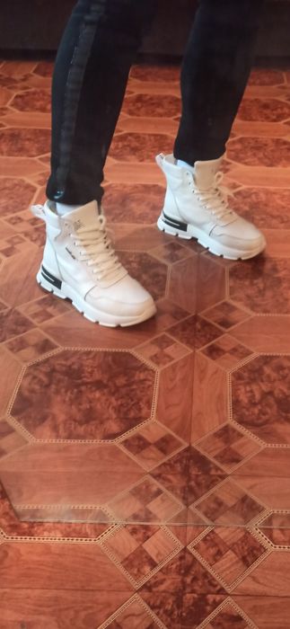 Взуття, ботинки, хайтоы, кроссовки