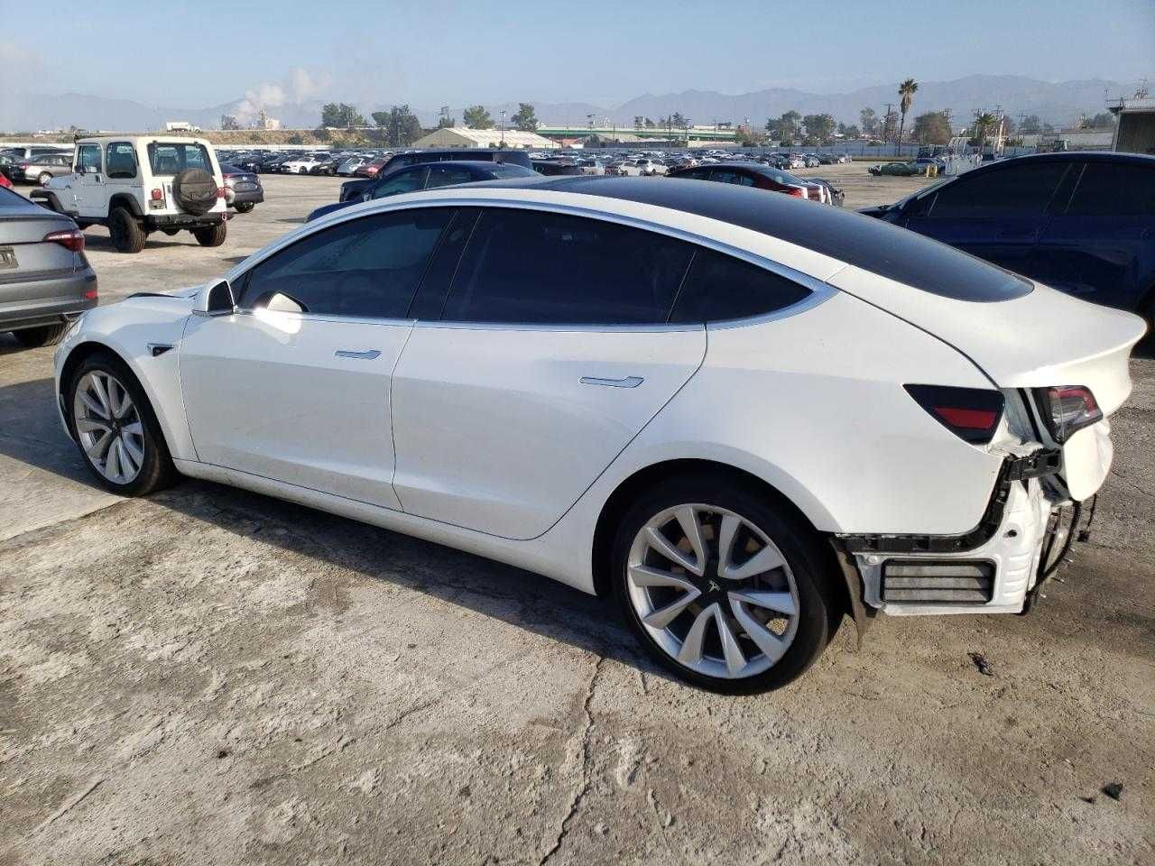 Tesla model 3 2019 крыло