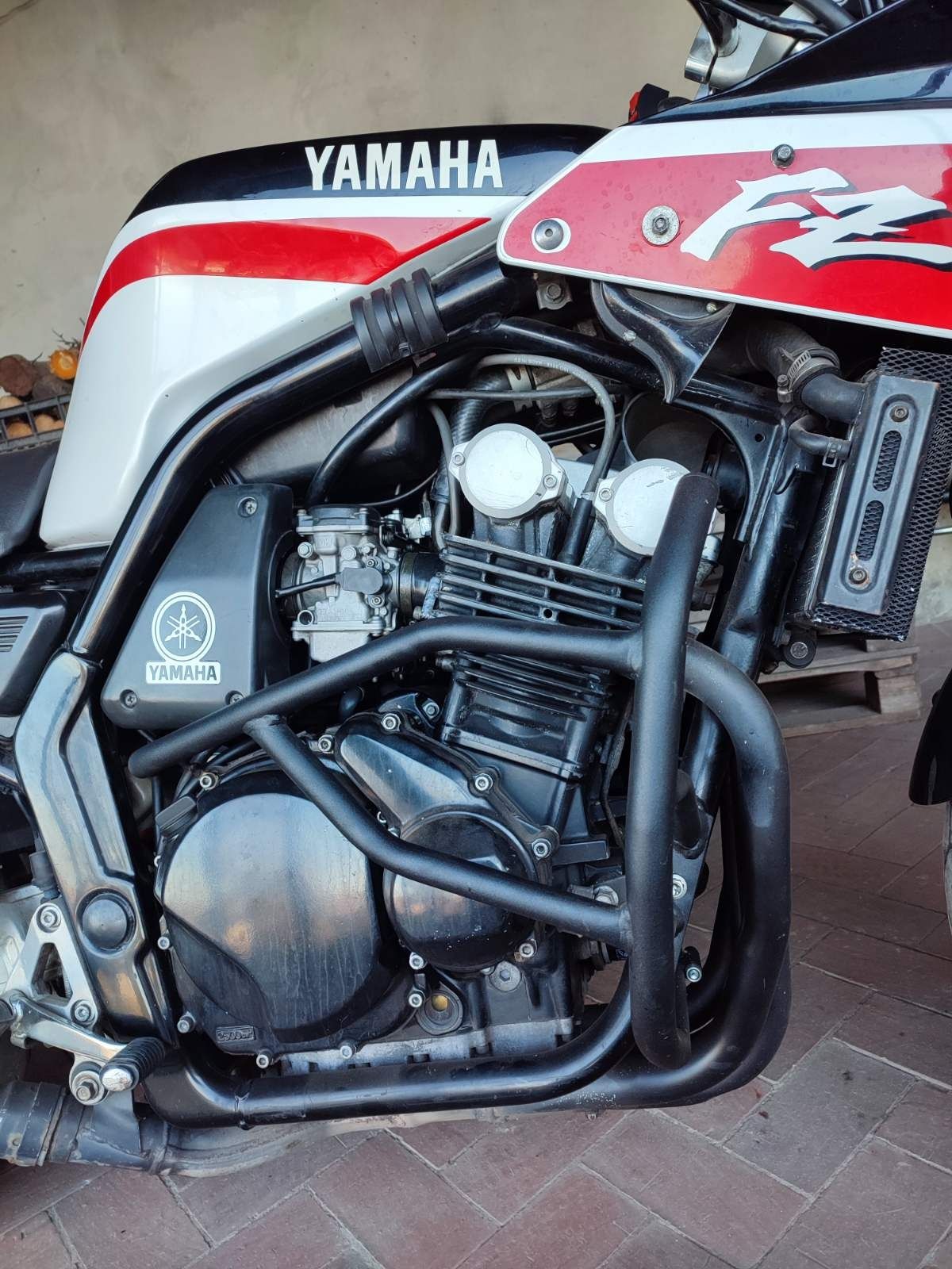 Продам Yamaha FZ400