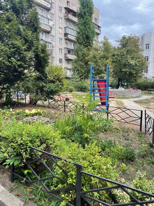 Продам  велику 3к квартиру  пр О.Поля 1/9 низ Кірова