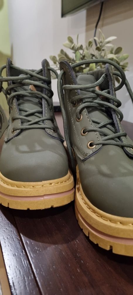 Botas meio cano (novas)