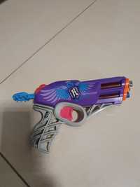 Pistolet nerf    .