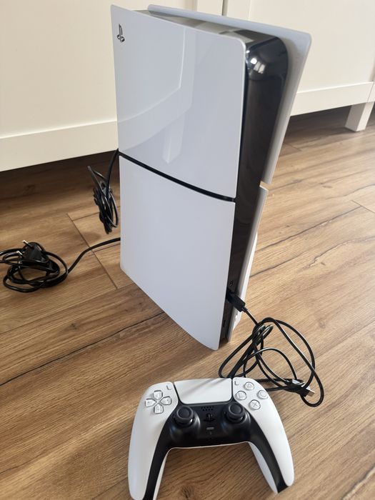 Konsola Playstation PS5 z napędem jak nowa kupiona 12.2024