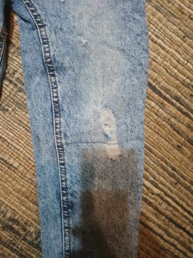 Przeciarne jeansy 134