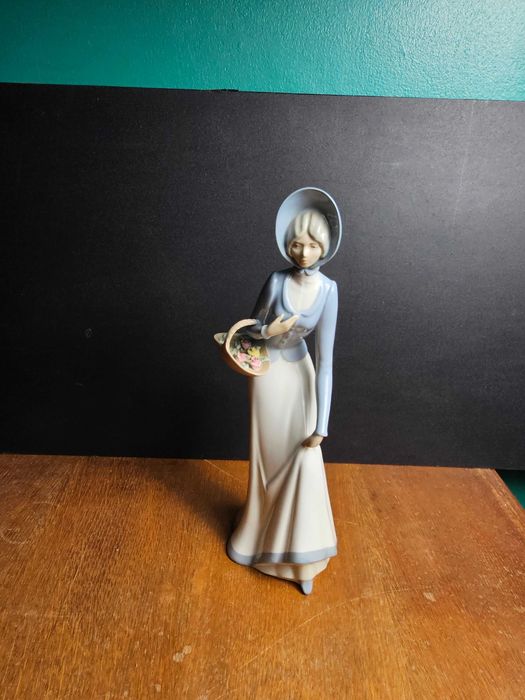 Figurka porcelana Miquel Requena "Dziewczyna z koszem" 33 cm Hiszpania