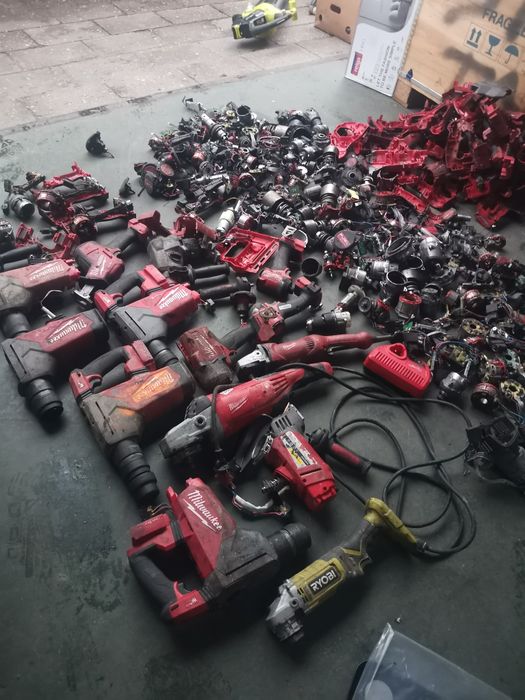 Інструмент Milwaukee