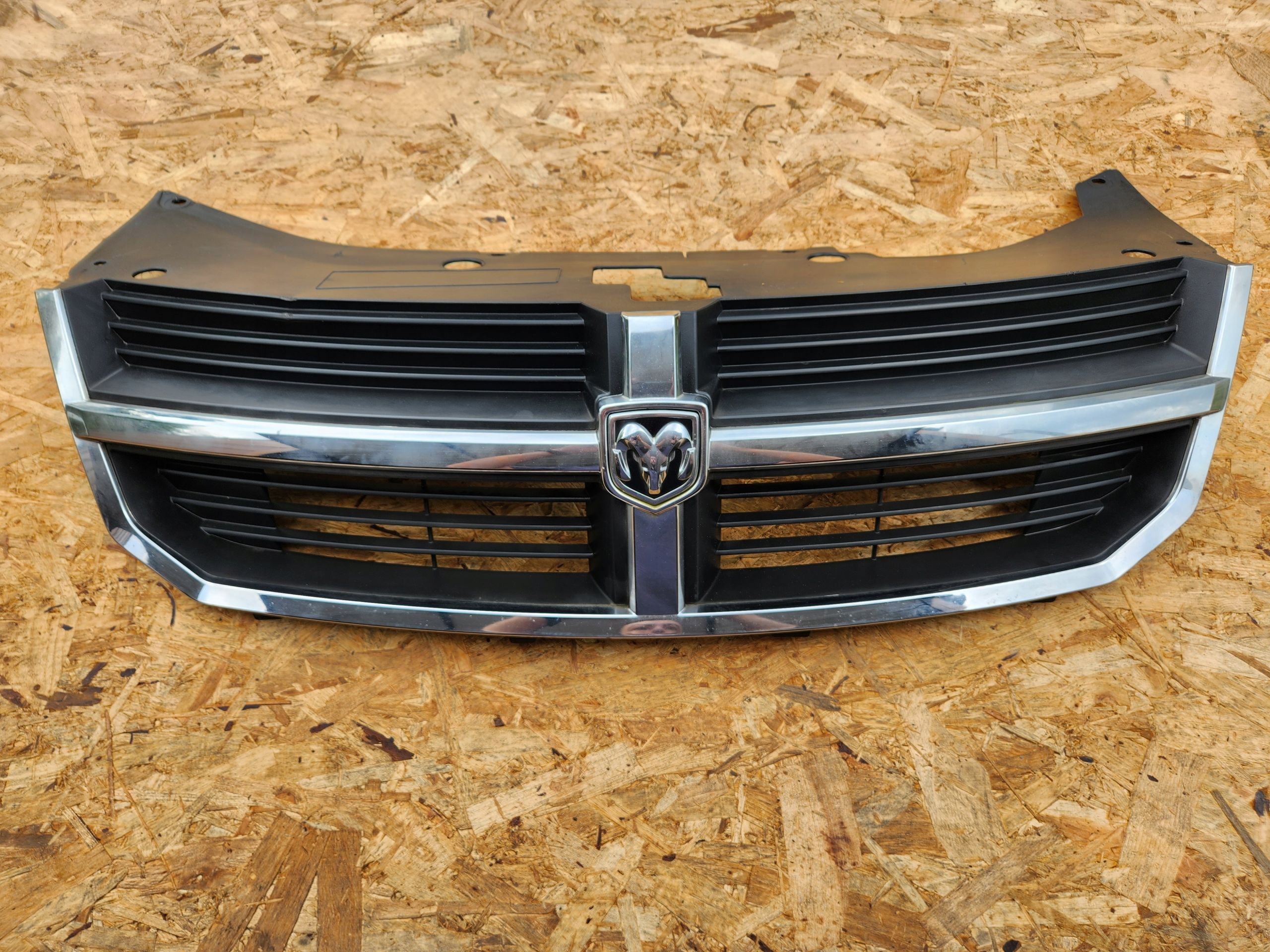 Grill Atrapa Chłodnicy Dodge Avenger