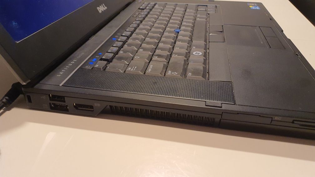 Laptop DELL Latitude E6510, i7 WIN7, 15cali, 4GB, 296GB