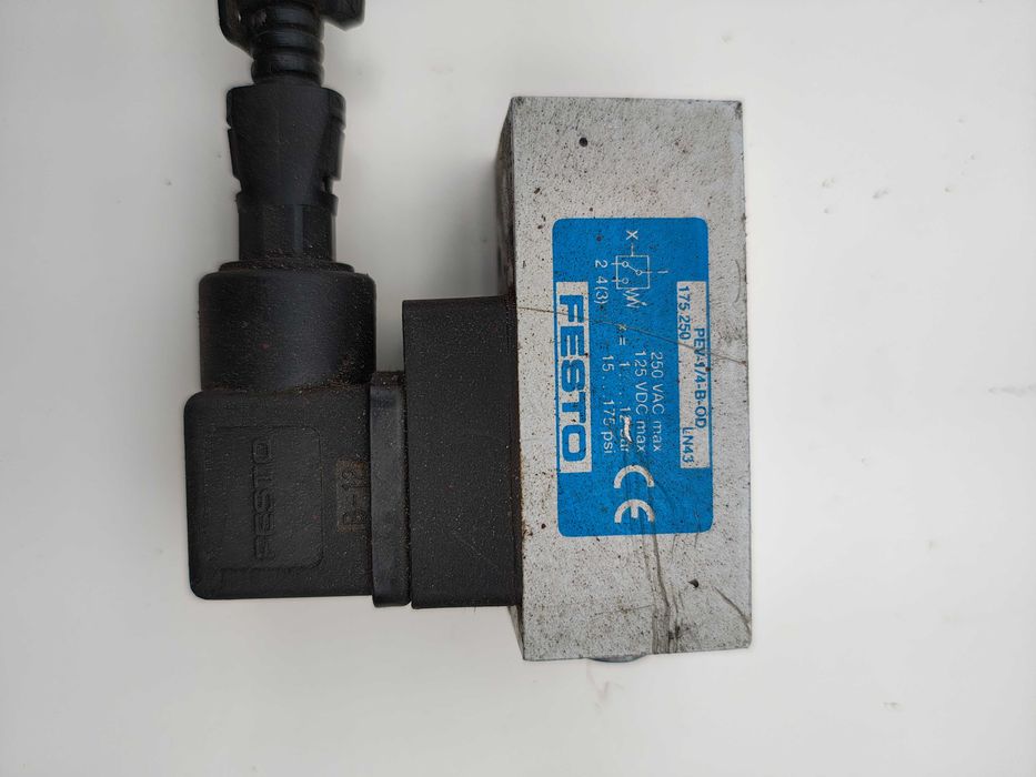 Czujnik ciśnienia nastawny presostat FESTO 1/4" wyłącznik włącznik