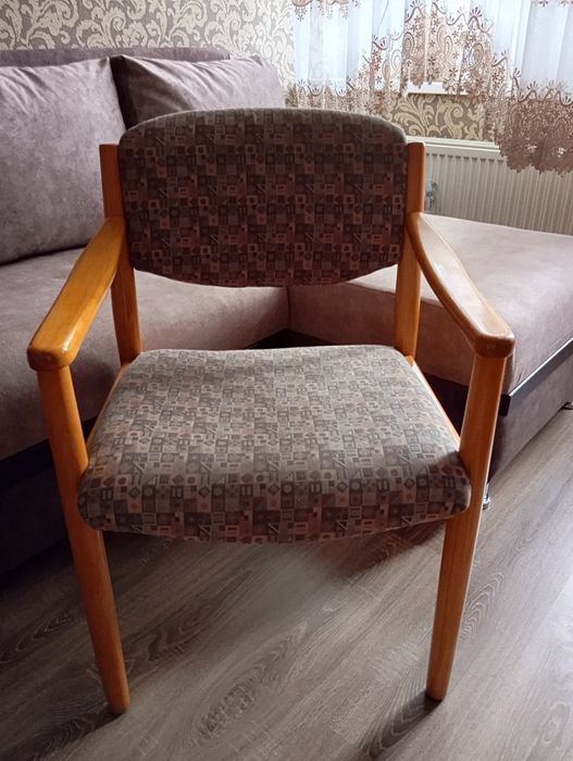 Продам стілець крісло.