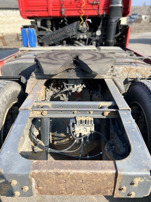 Renaul magnum та контейнеровоз