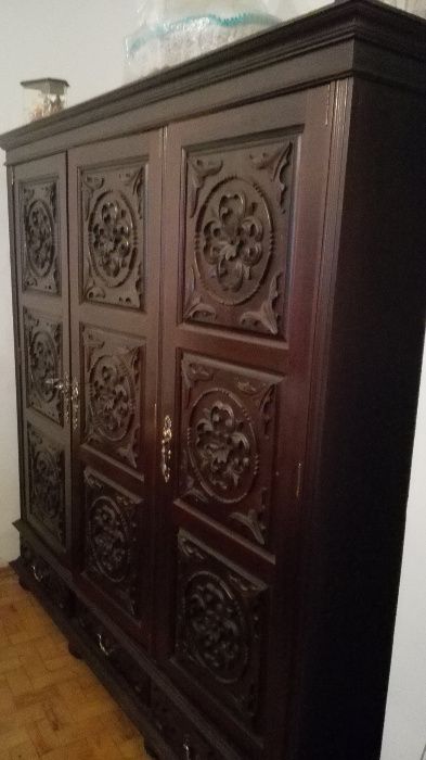 Vendo mobilia antiga de quarto estilo Séc-XVII