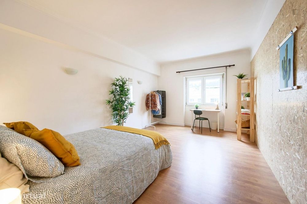 738599 - Quarto com cama de casal em residência