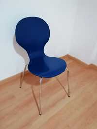 Vendo cadeira de cor azul