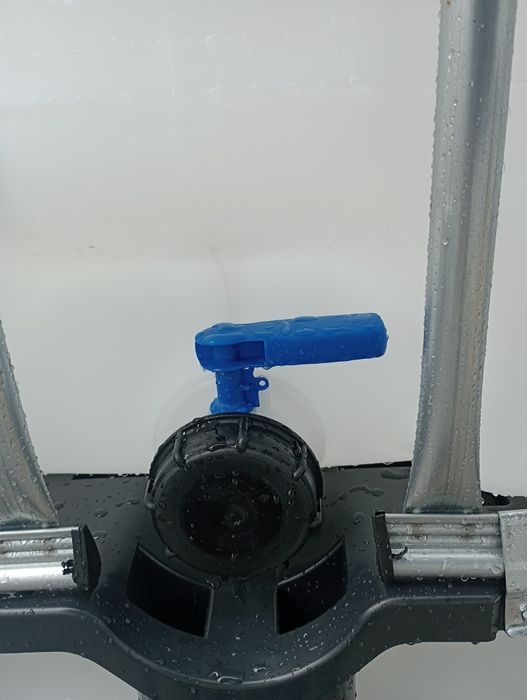 Zbiornik 600l na wodę atest spożywczy stan igła  Faktura Transport